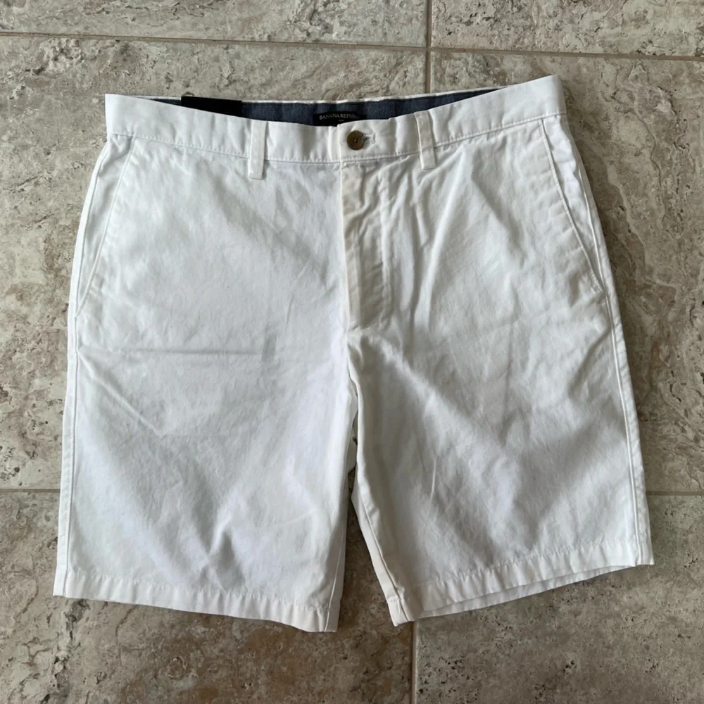 BANANA REPUBLIC NWT City Chino Short in White, size 35